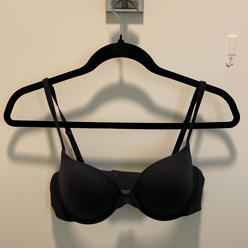 SKIMS Fits Everybody T-Shirt Push Up Bra